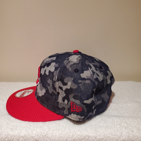 Cincinnati Reds NE Snapback - Picture 3 of 5